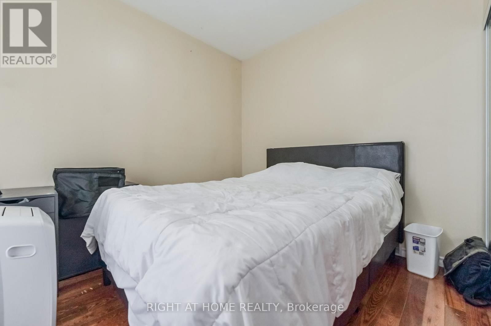 210 YORK STREET Image 25