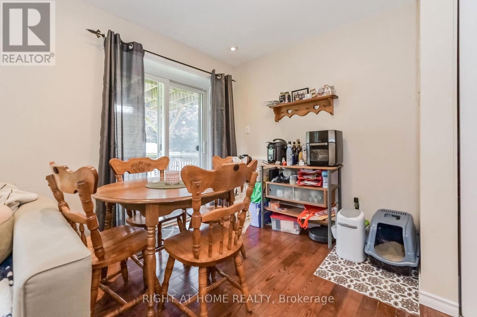 210 YORK STREET Image 27