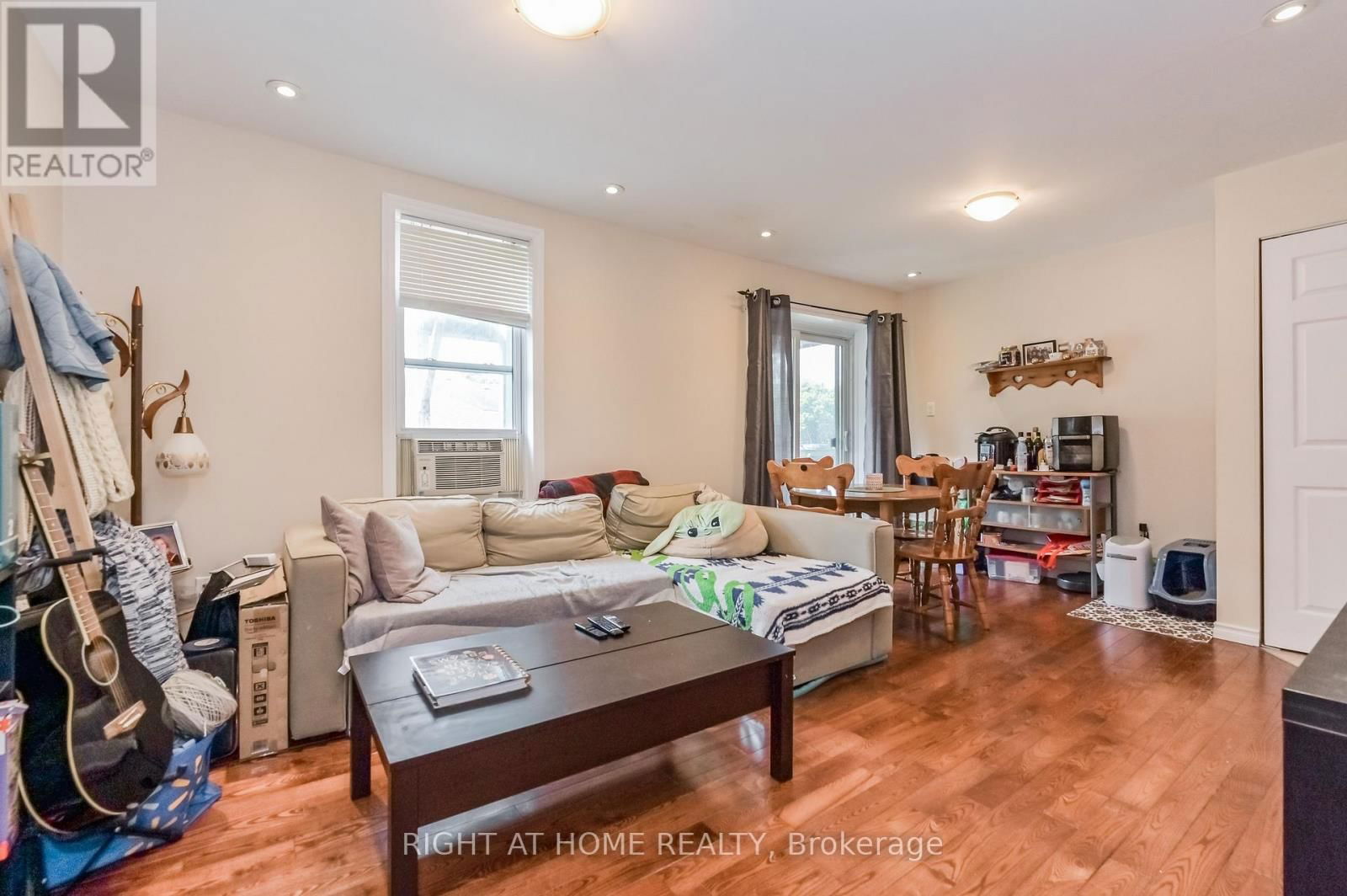 210 YORK STREET Image 29