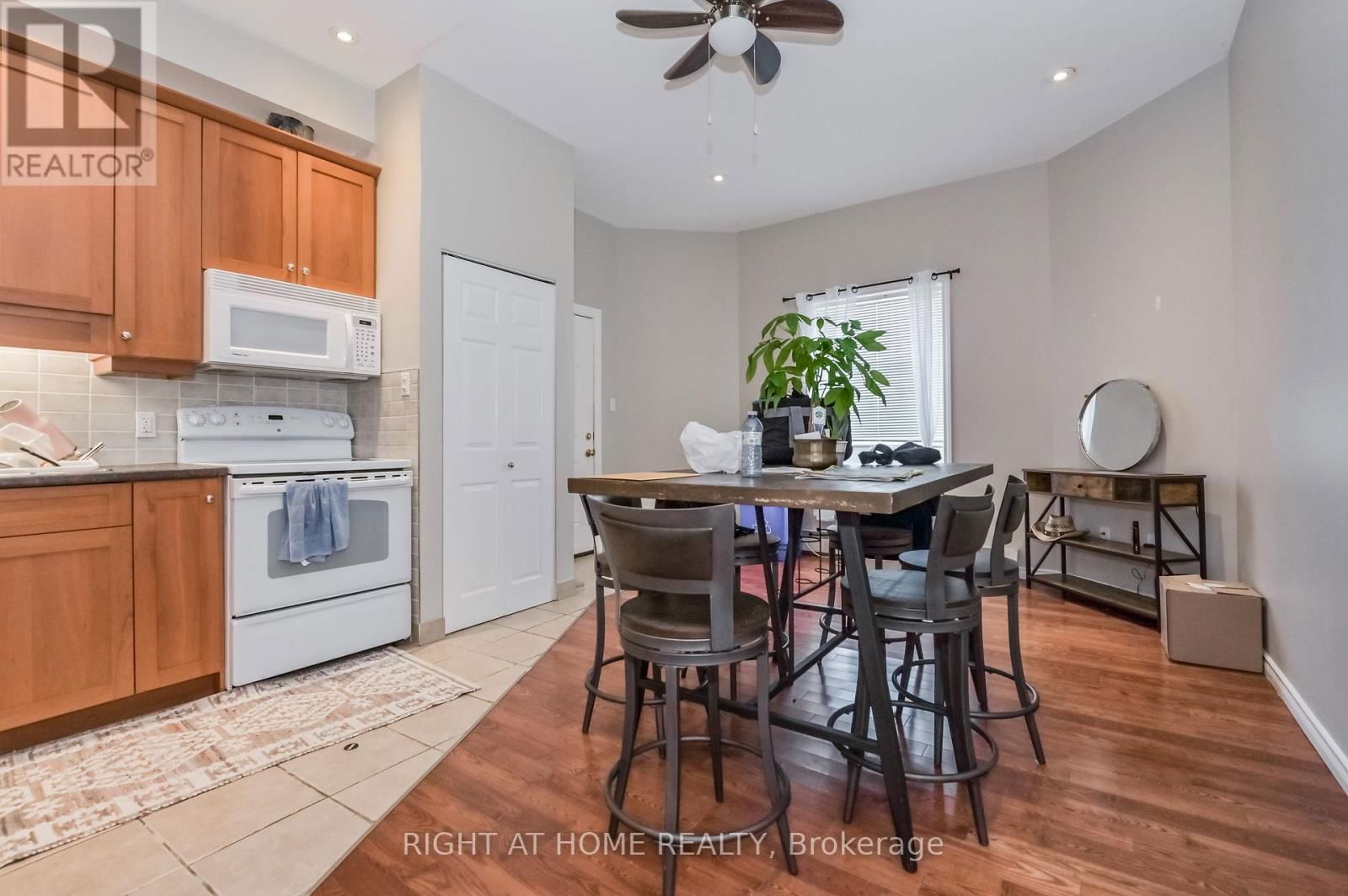 210 YORK STREET Image 3