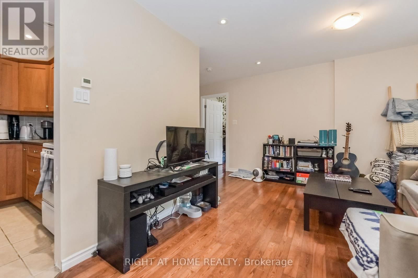 210 YORK STREET Image 31