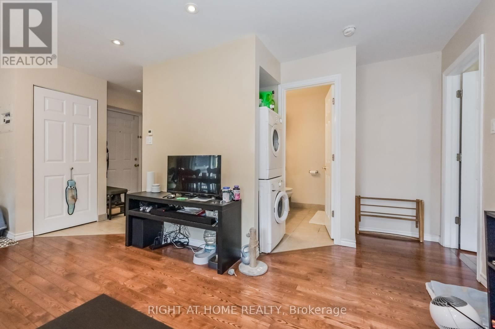210 YORK STREET Image 32