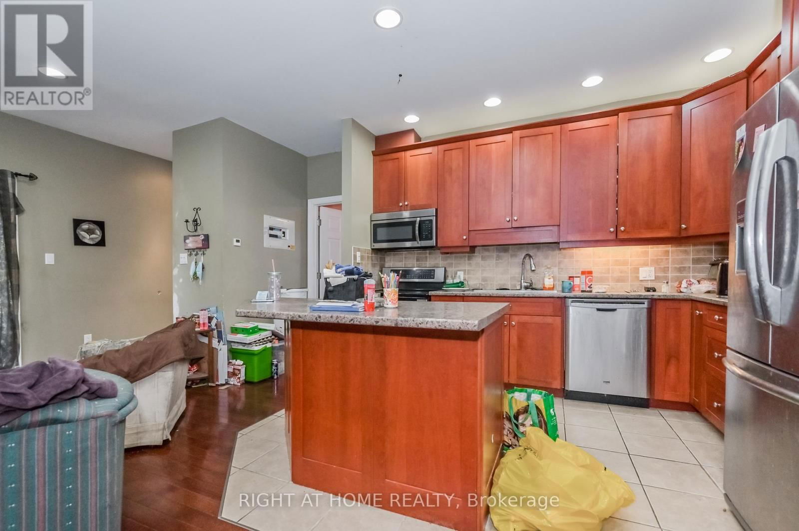 210 YORK STREET Image 35