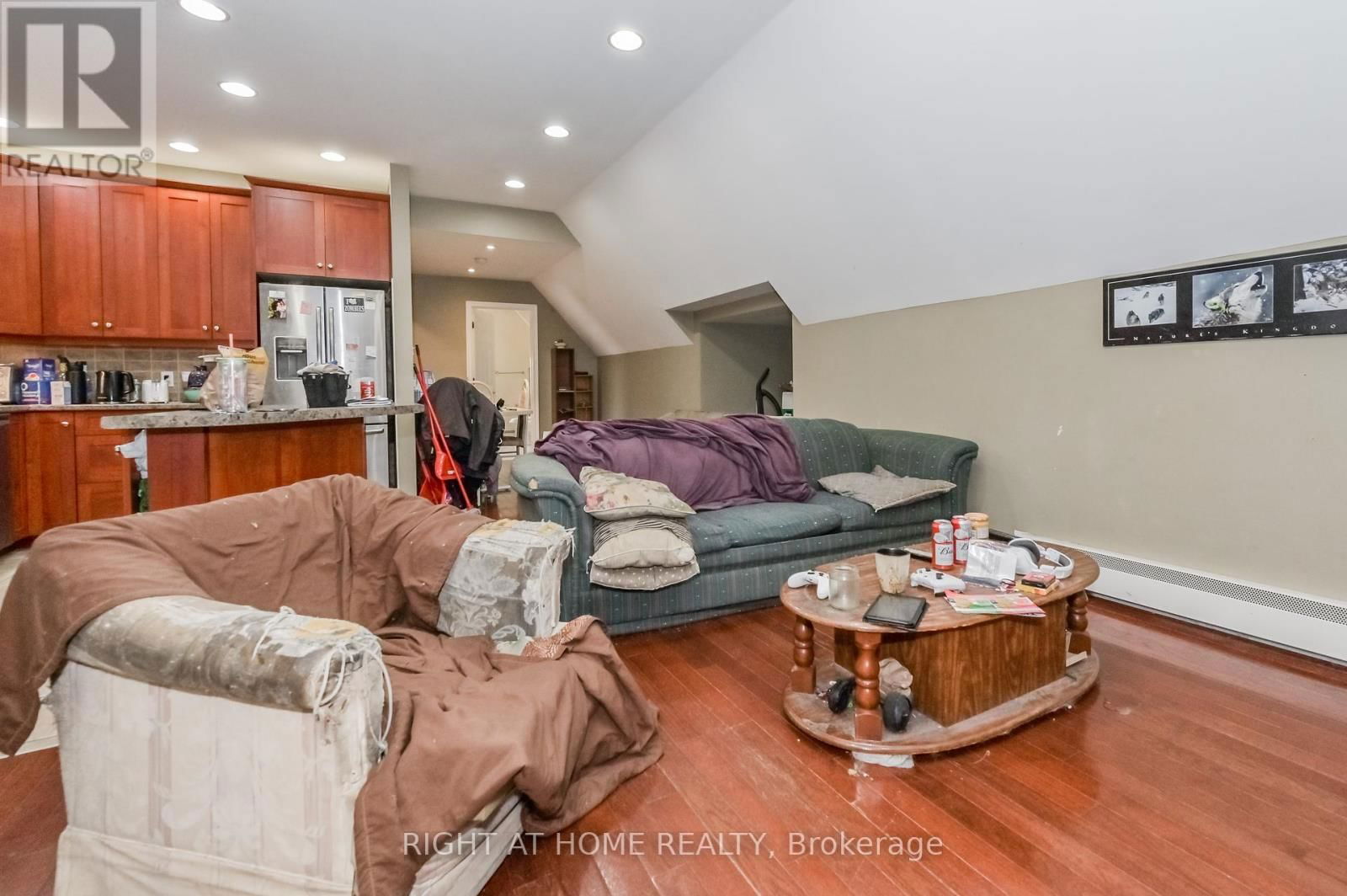 210 YORK STREET Image 36