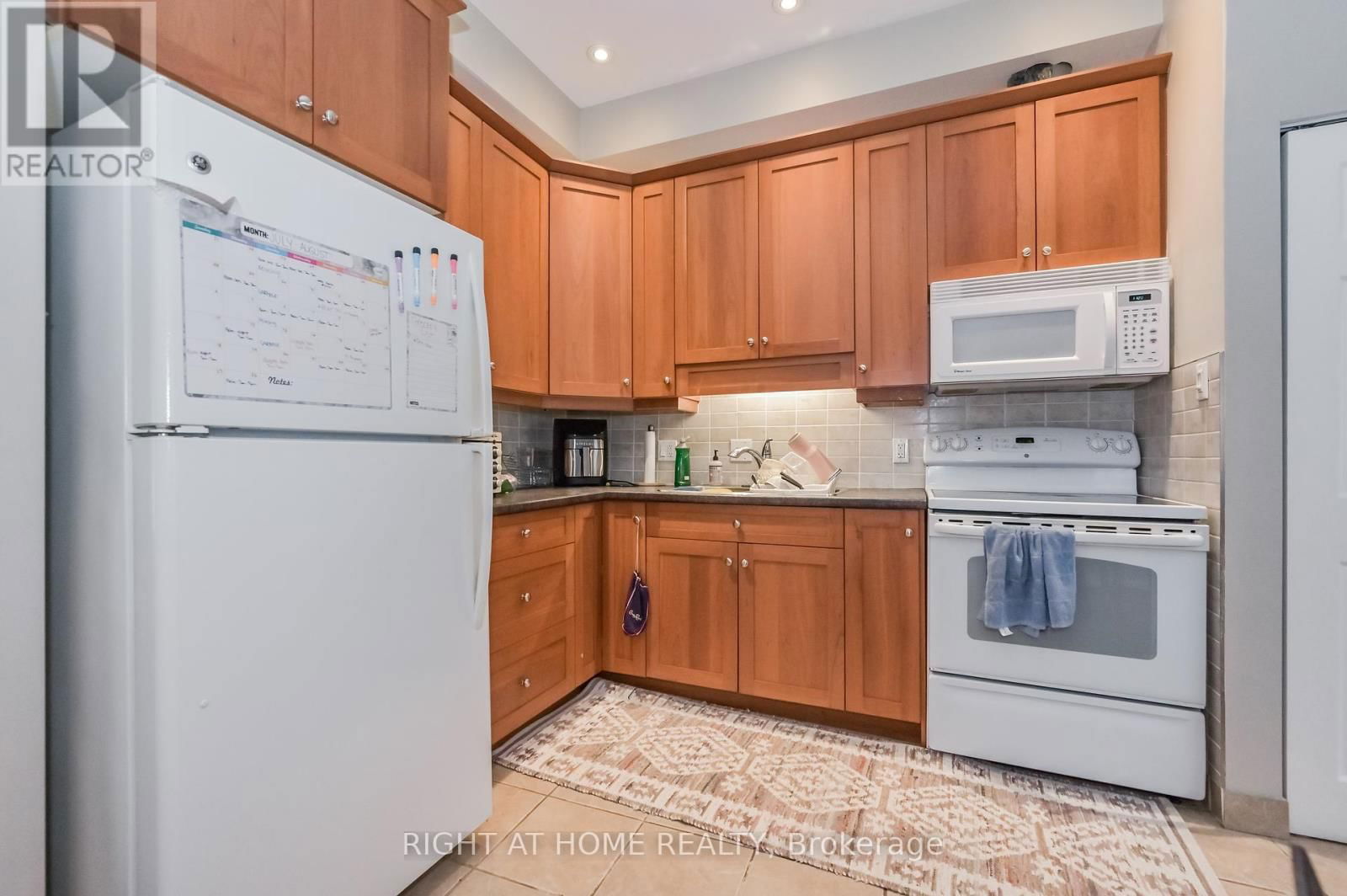 210 YORK STREET Image 4