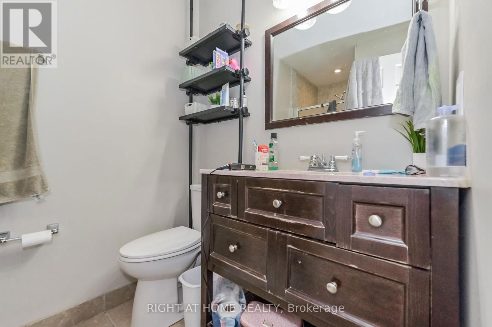 210 YORK STREET Image 8