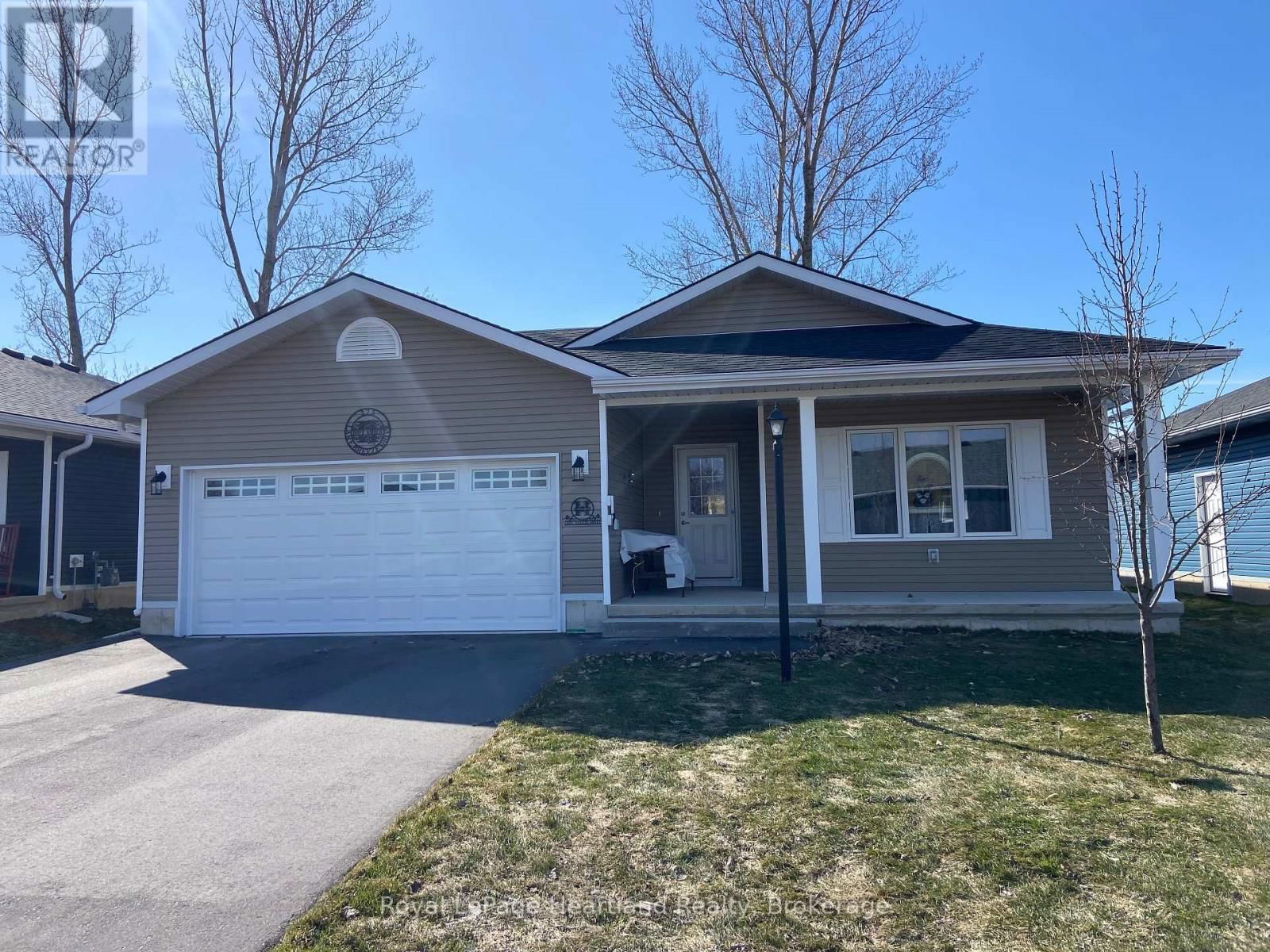273 LAKE BREEZE DRIVE Image 1