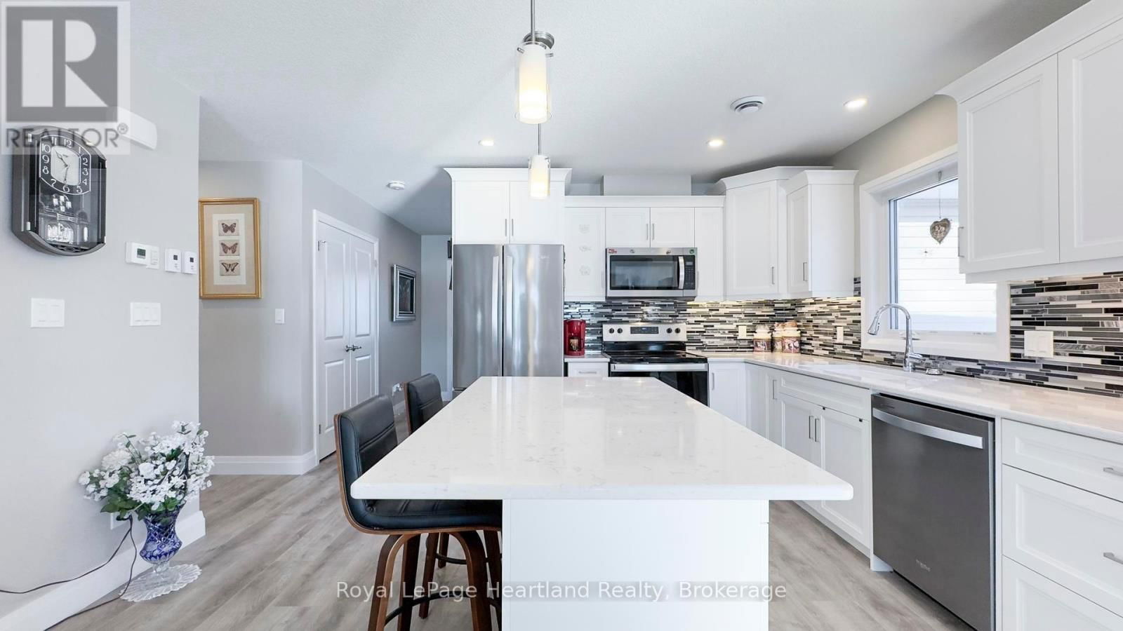 273 LAKE BREEZE DRIVE Image 10