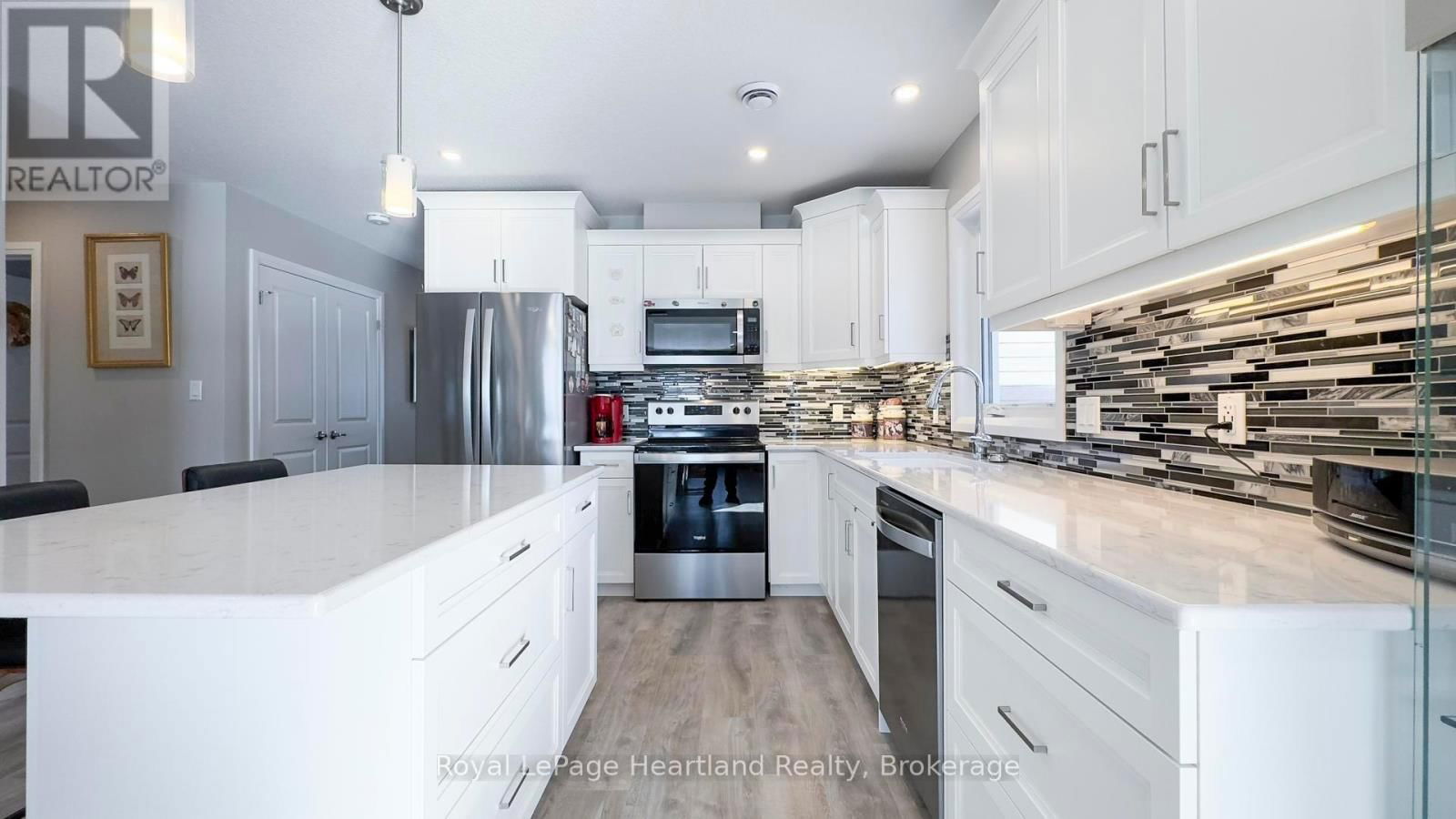 273 LAKE BREEZE DRIVE Image 11