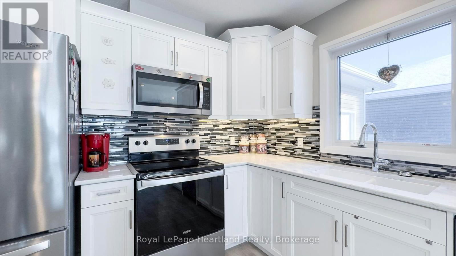 273 LAKE BREEZE DRIVE Image 12