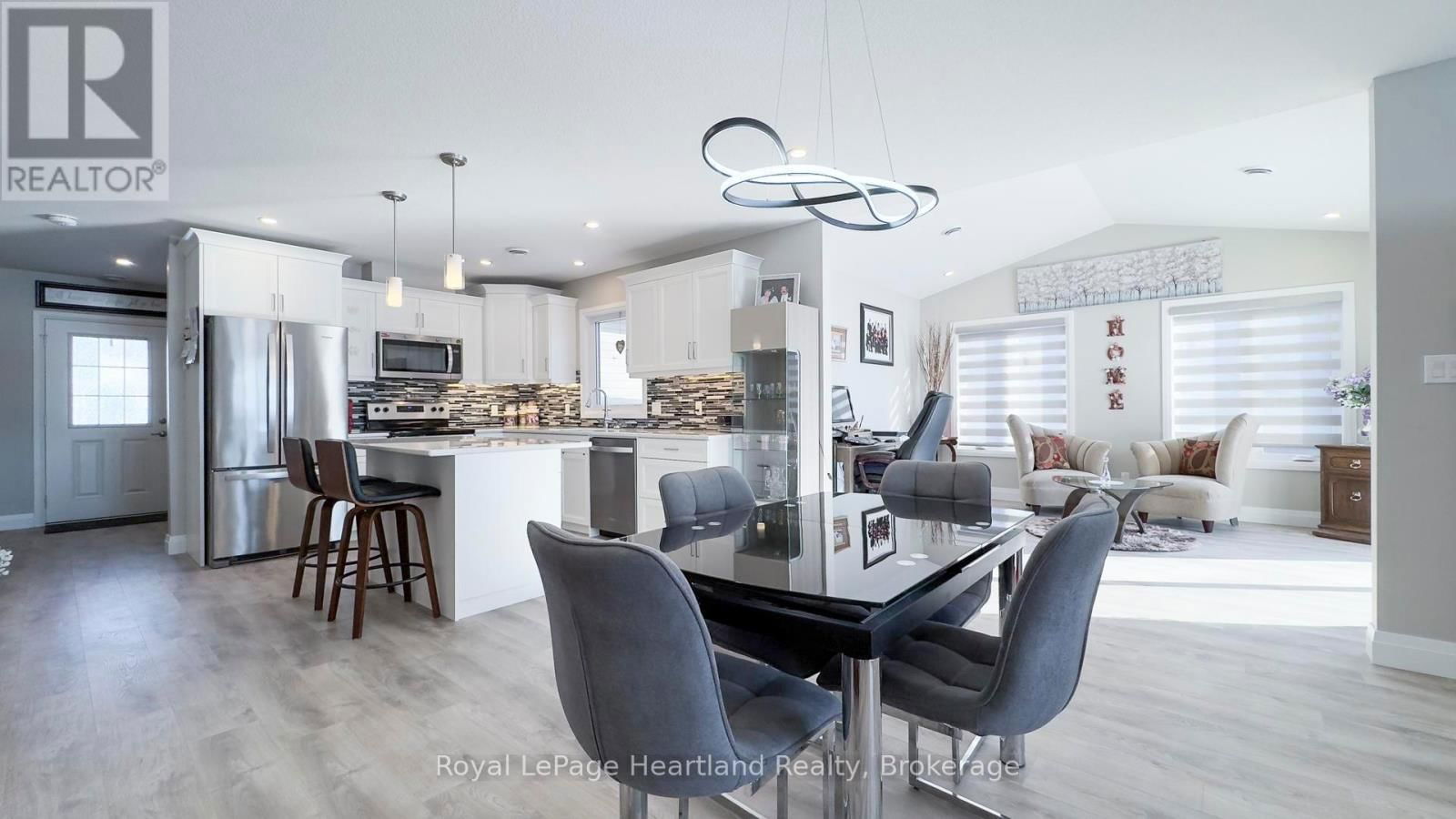 273 LAKE BREEZE DRIVE Image 16