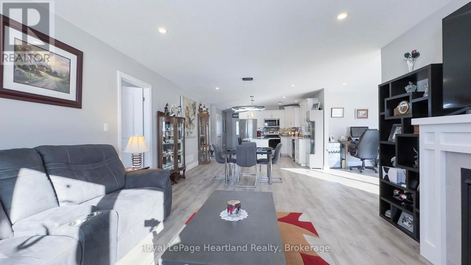 273 LAKE BREEZE DRIVE Image 18