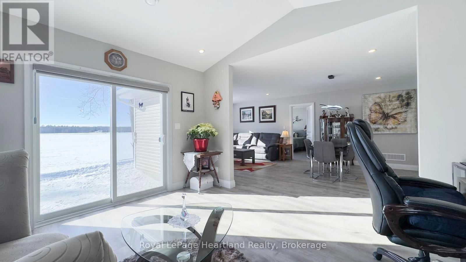 273 LAKE BREEZE DRIVE Image 21