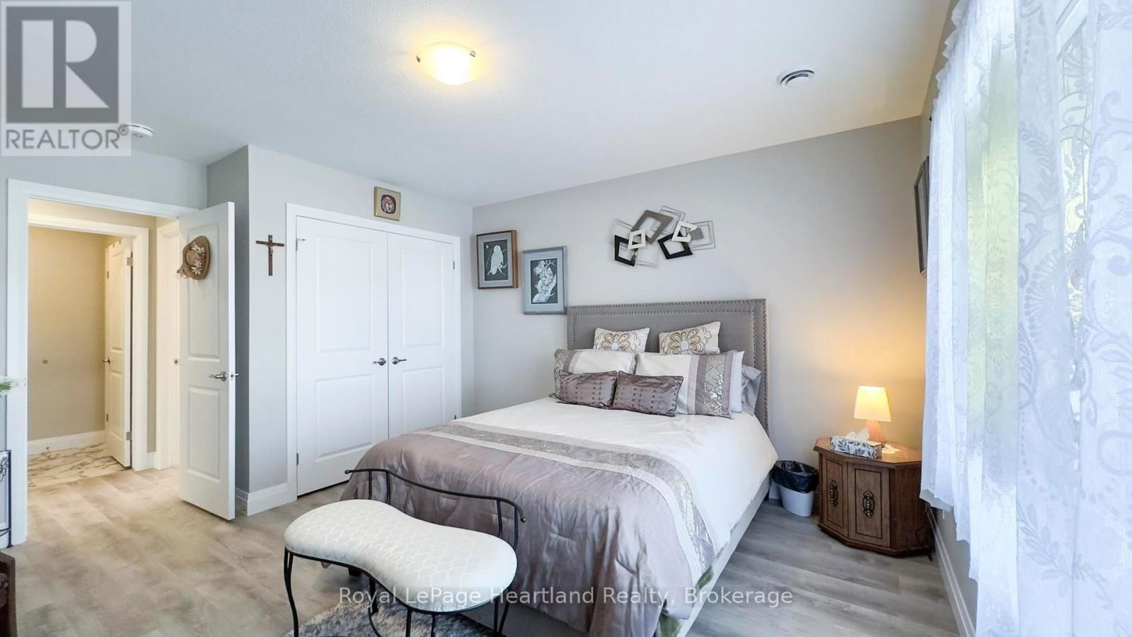 273 LAKE BREEZE DRIVE Image 25