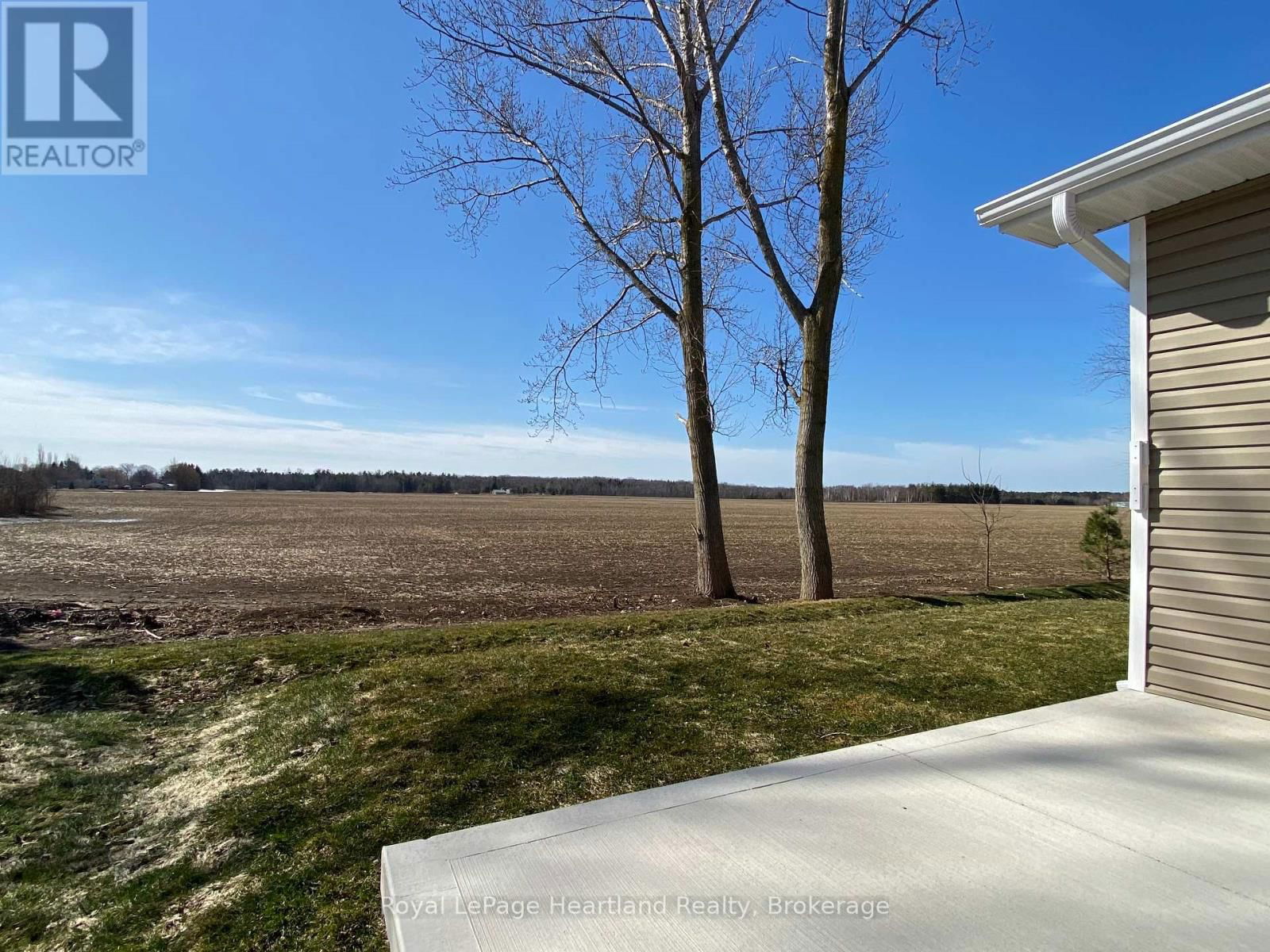 273 LAKE BREEZE DRIVE Image 32