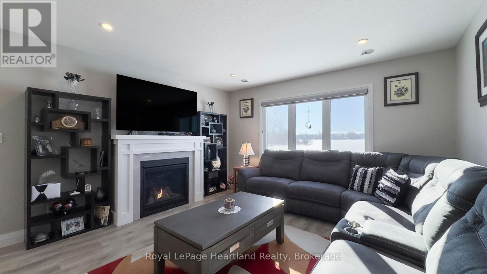 273 LAKE BREEZE DRIVE Image 4