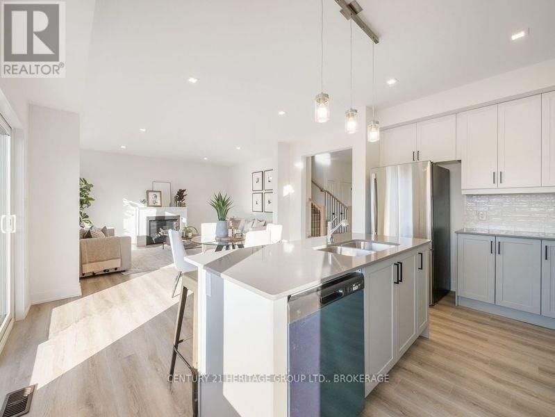 61 DUSENBURY DRIVE Image 12