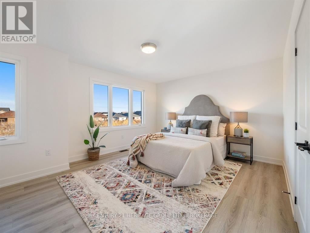 61 DUSENBURY DRIVE Image 4