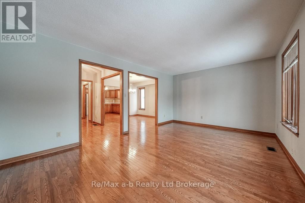 273 WHITING STREET Image 10