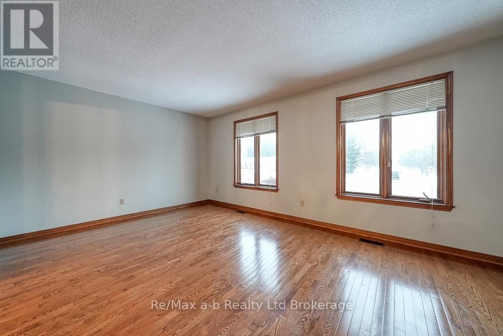 273 WHITING STREET Image 11