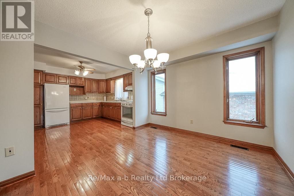 273 WHITING STREET Image 12