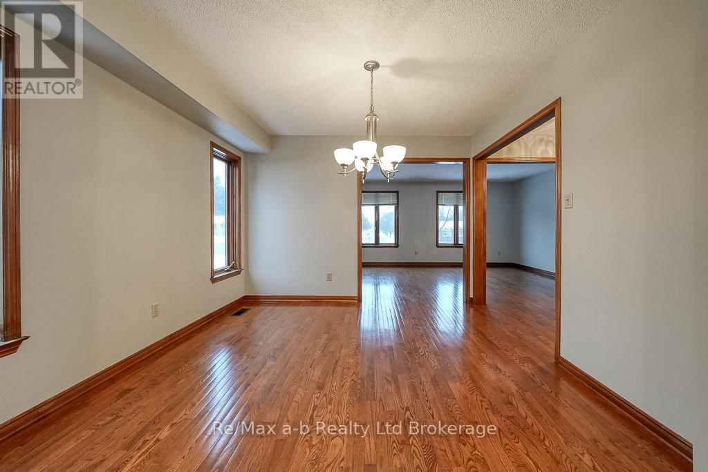 273 WHITING STREET Image 13