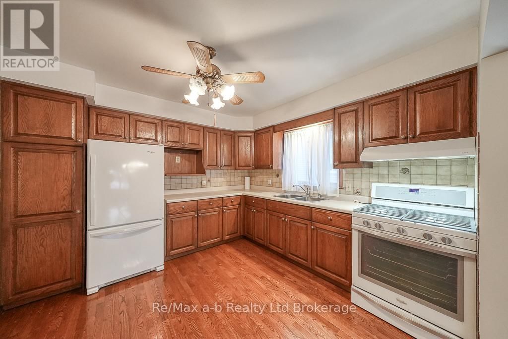273 WHITING STREET Image 14