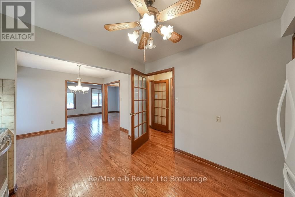 273 WHITING STREET Image 15
