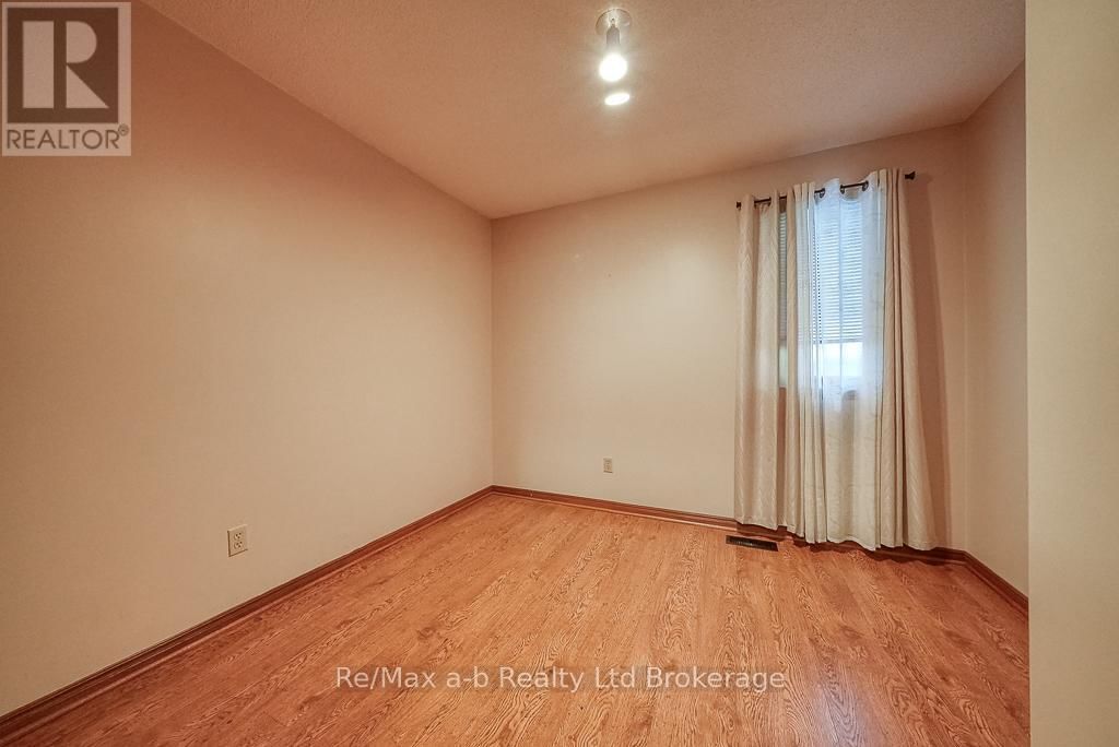 273 WHITING STREET Image 16
