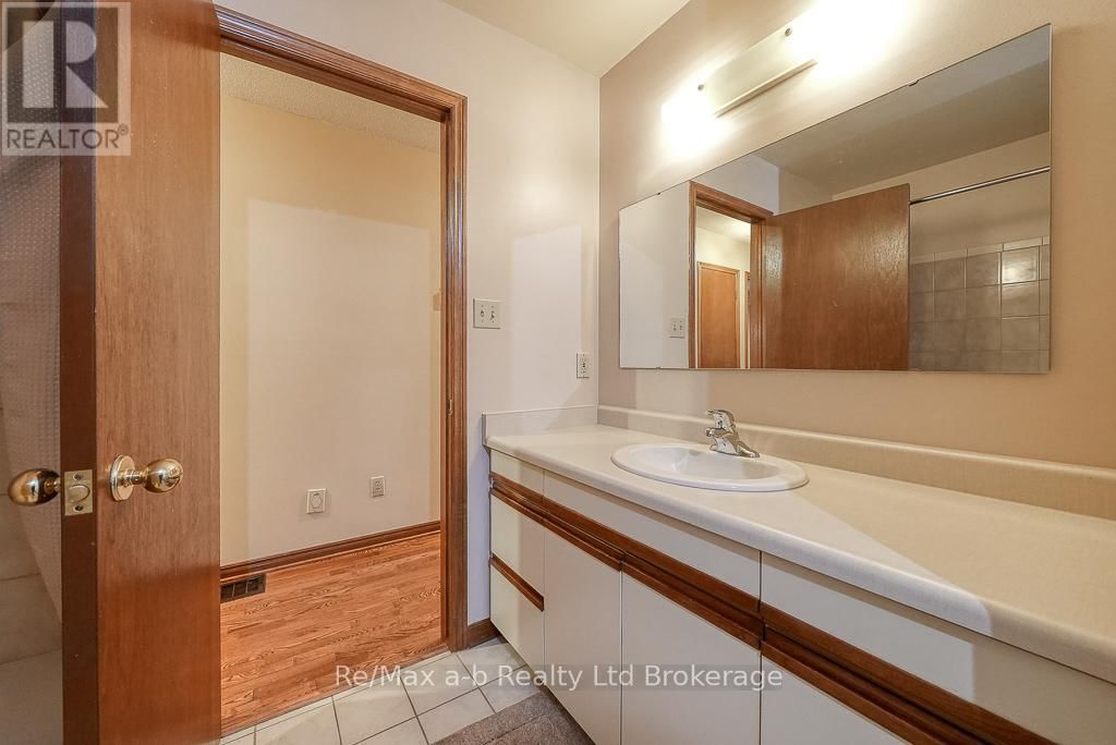 273 WHITING STREET Image 19