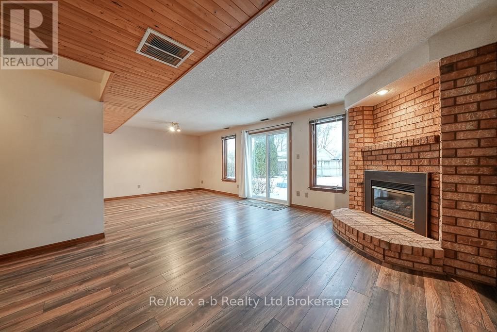 273 WHITING STREET Image 33