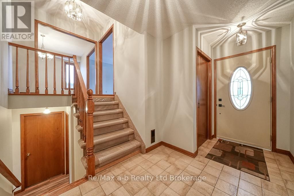 273 WHITING STREET Image 8