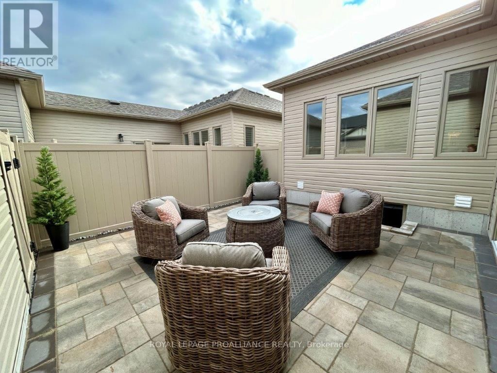 43 ATHABASKA DRIVE Image 21