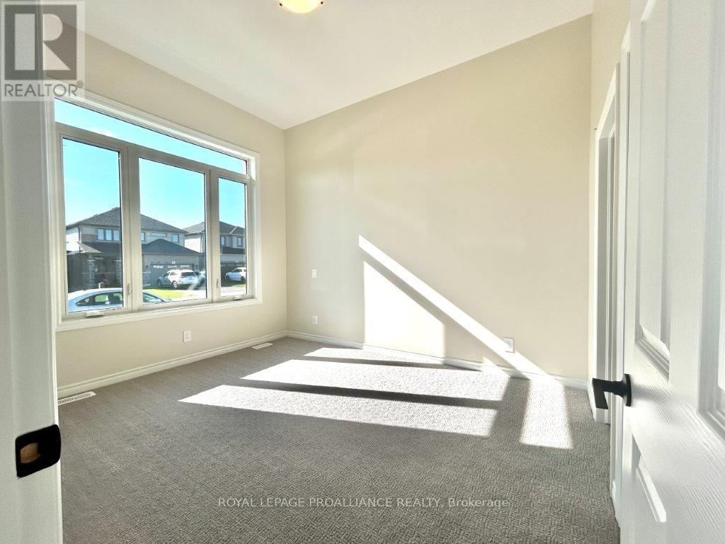 43 ATHABASKA DRIVE Image 6