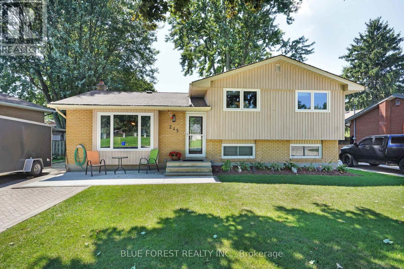 245 CHITTICK CRESCENT Image 1