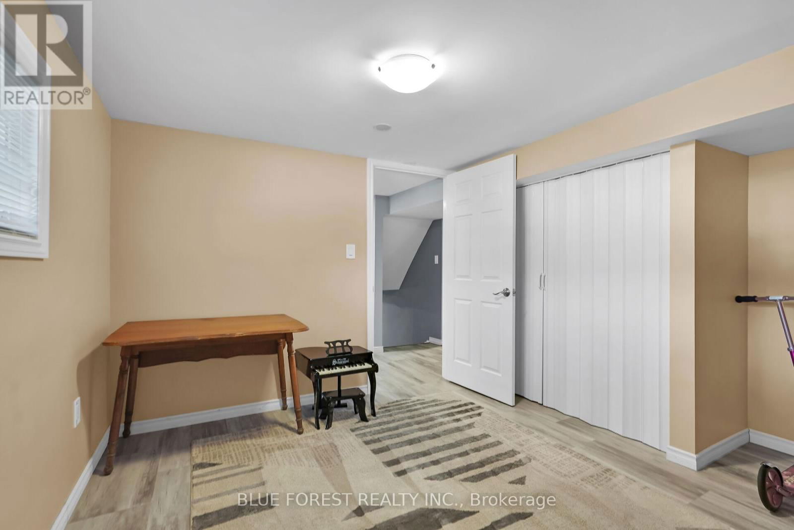 245 CHITTICK CRESCENT Image 30