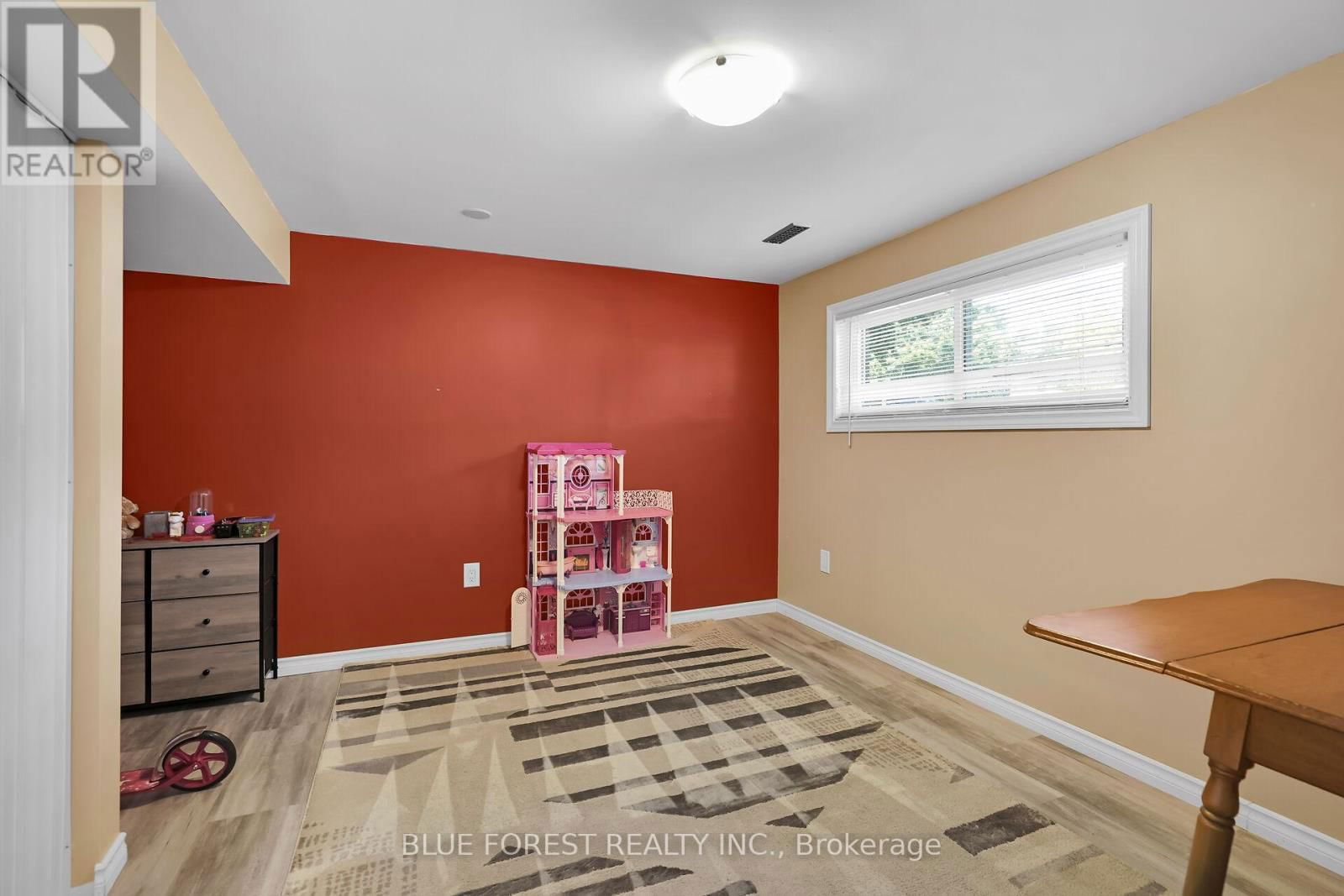 245 CHITTICK CRESCENT Image 31