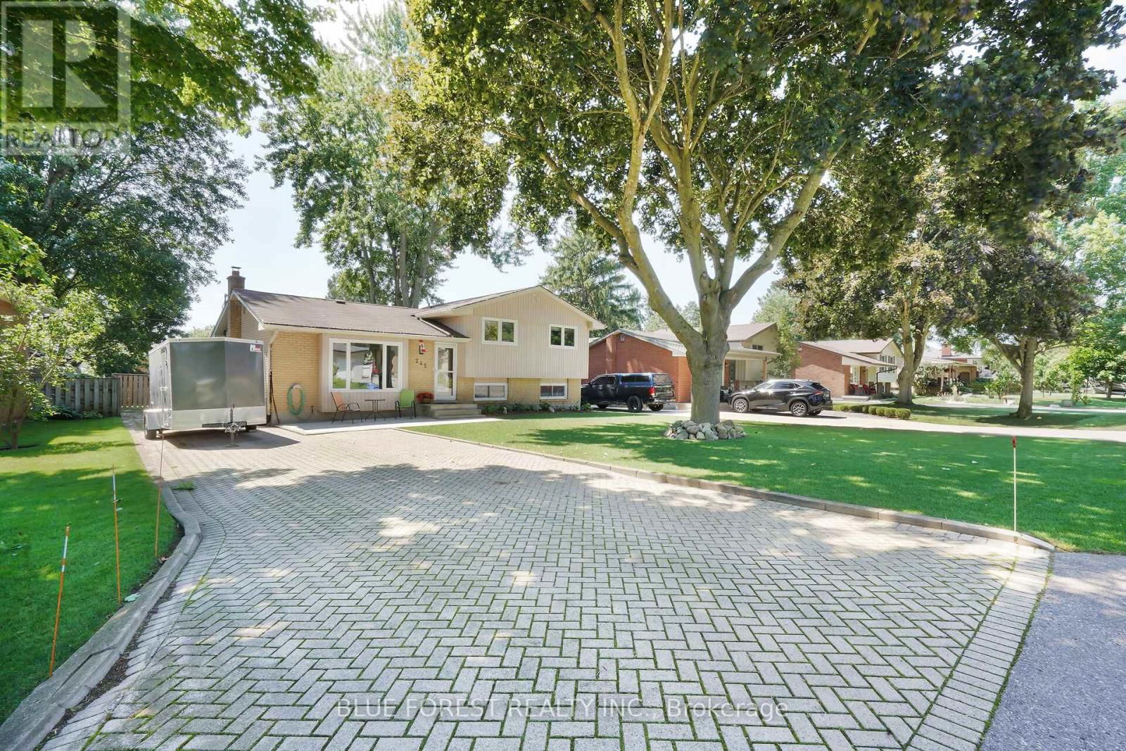 245 CHITTICK CRESCENT Image 4