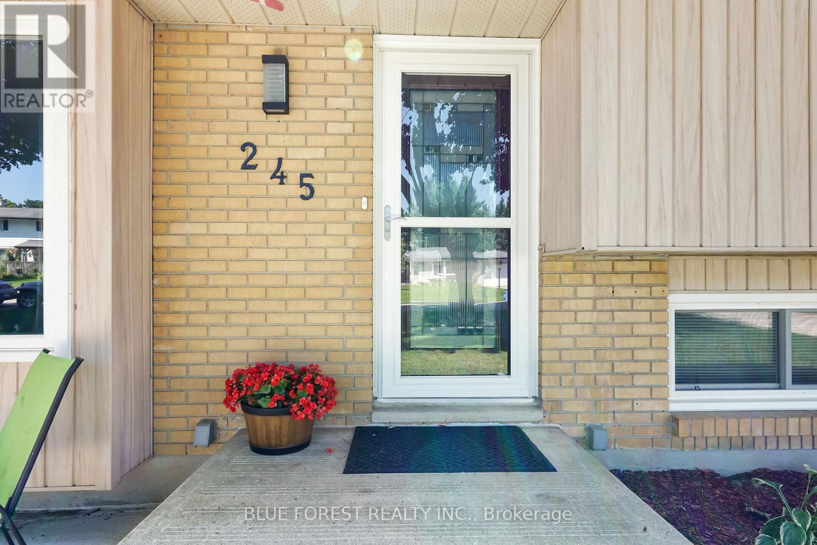 245 CHITTICK CRESCENT Image 5