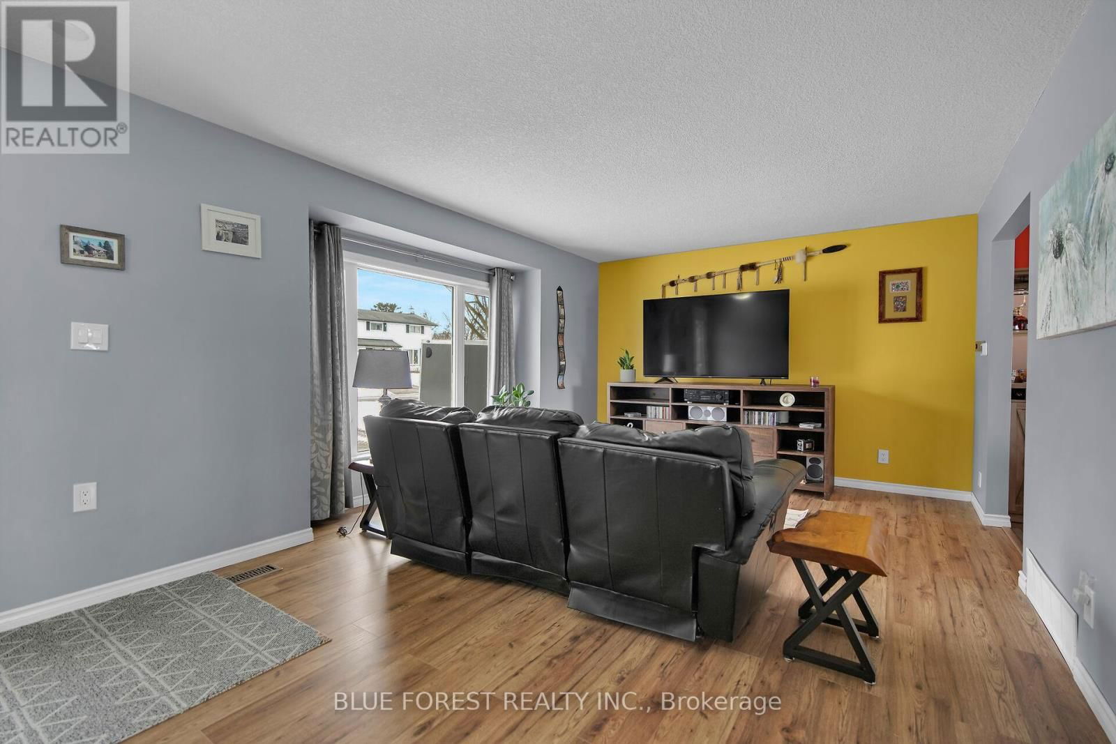 245 CHITTICK CRESCENT Image 9