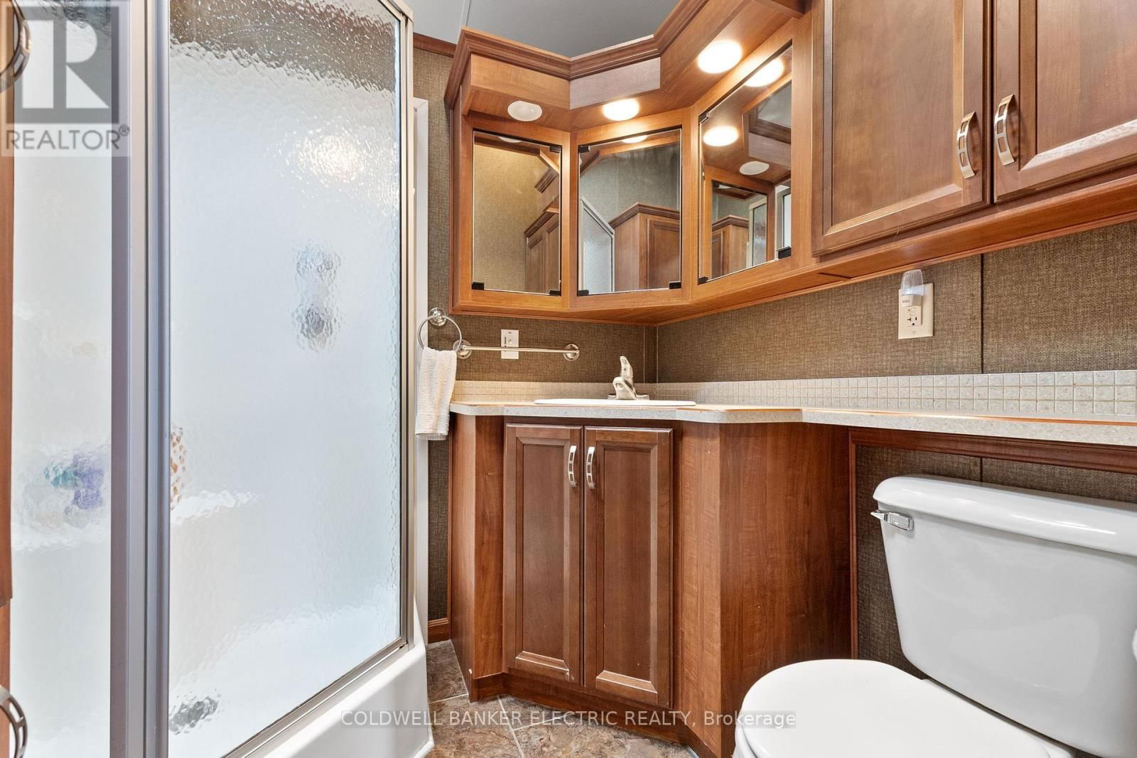 485B - 5139 HALSTEAD BEACH ROAD Image 11