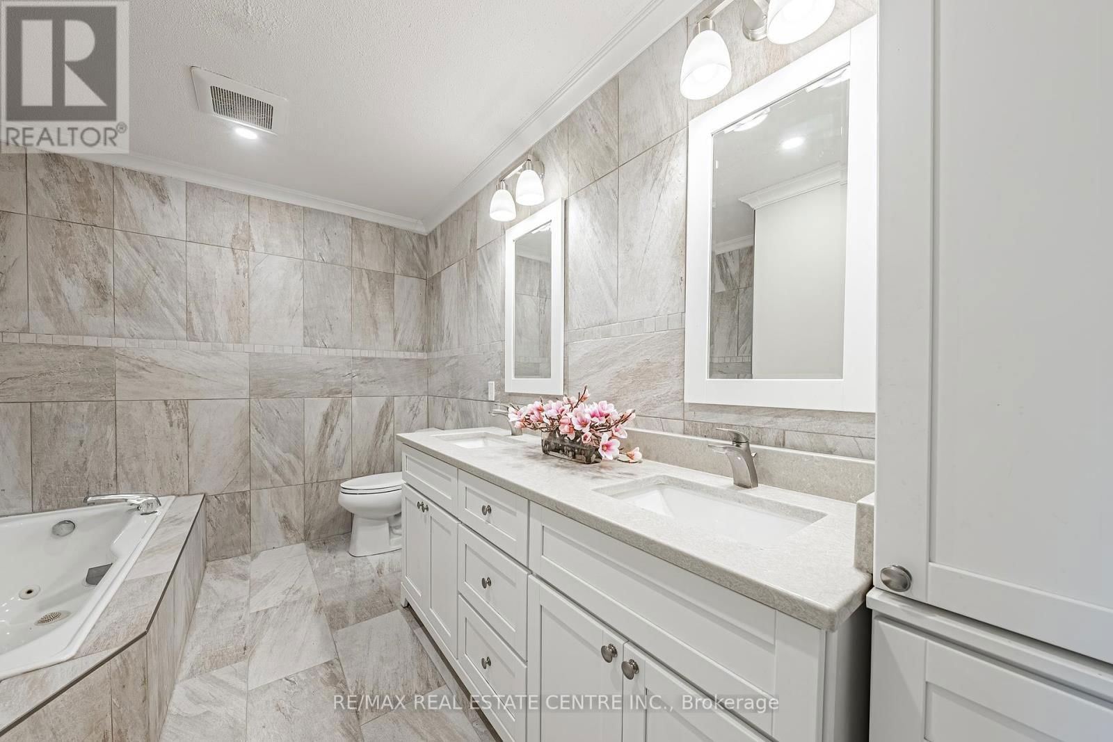 6 IRIS COURT Image 18