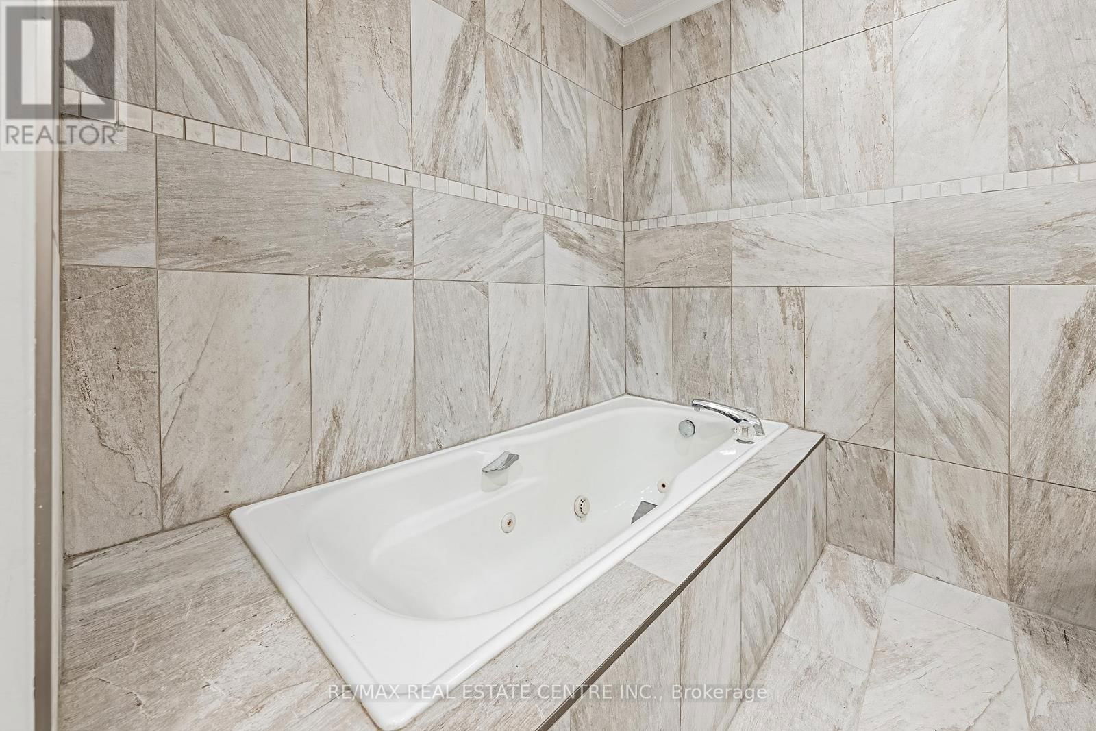 6 IRIS COURT Image 19