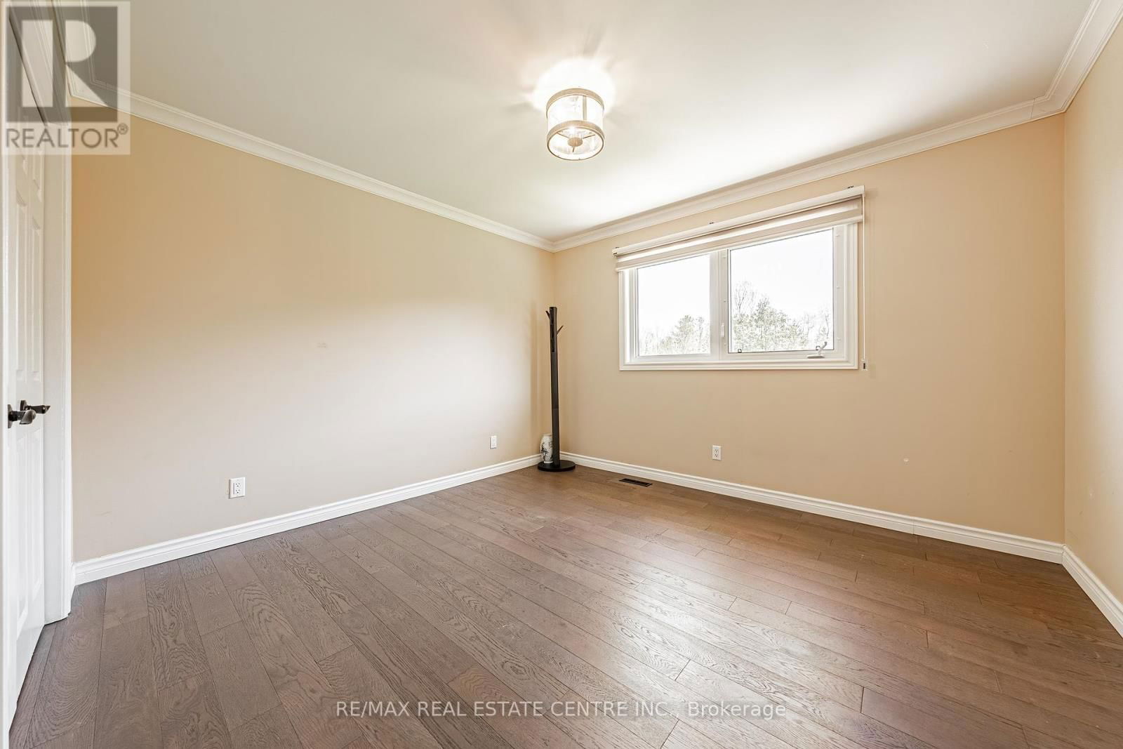 6 IRIS COURT Image 21