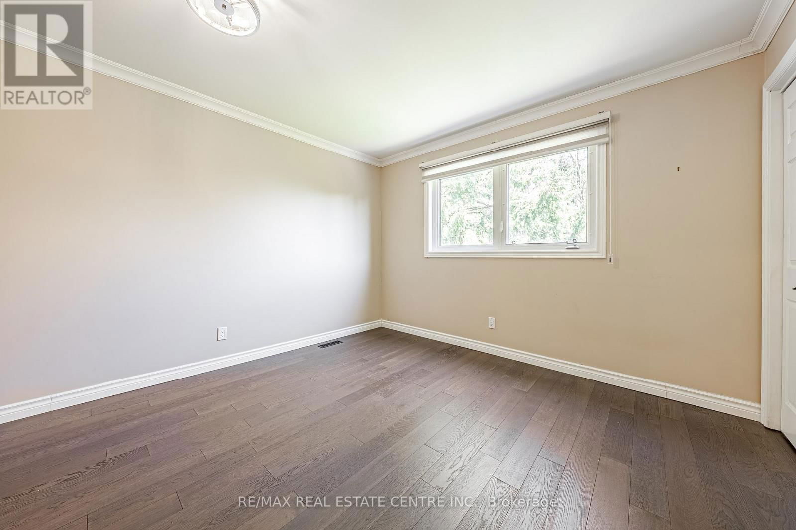 6 IRIS COURT Image 22