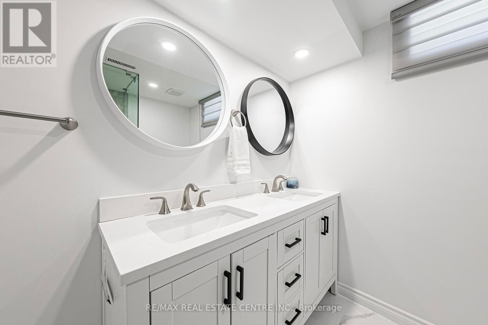 6 IRIS COURT Image 32