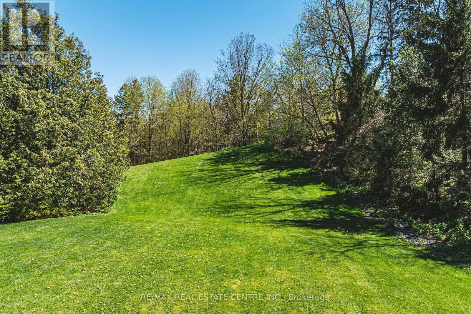 6 IRIS COURT Image 36