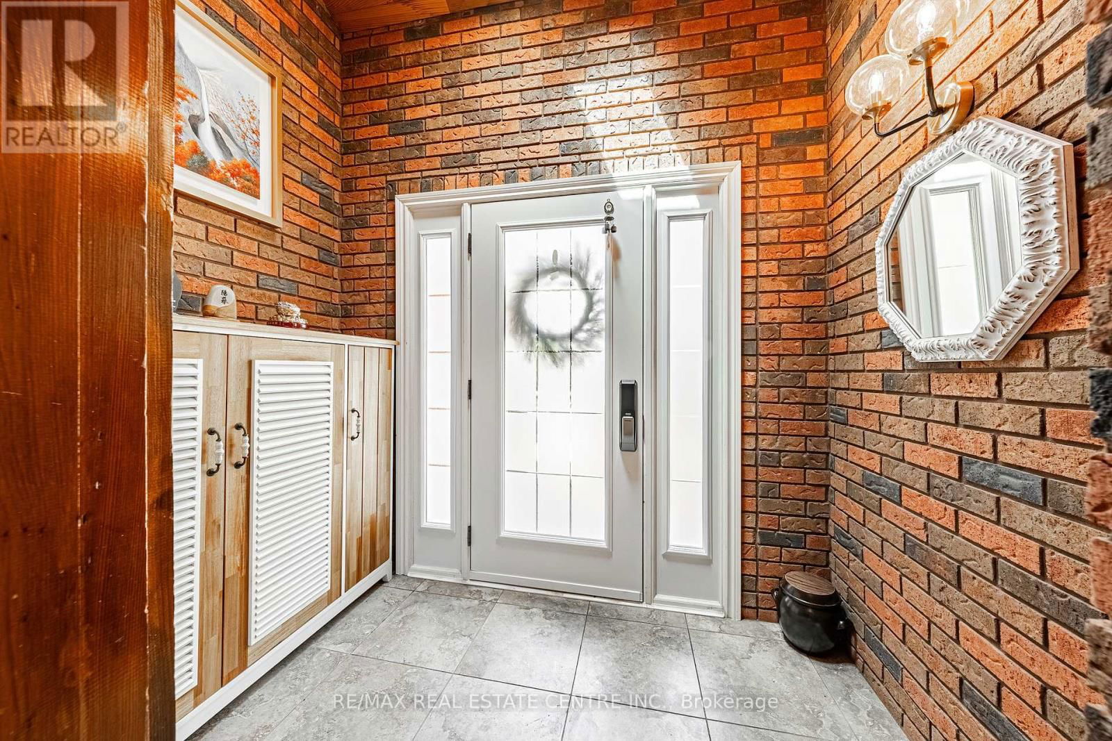 6 IRIS COURT Image 4