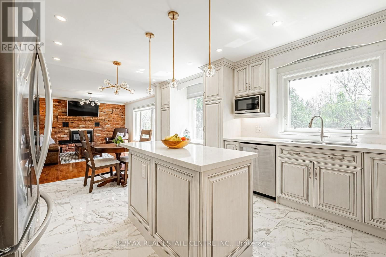 6 IRIS COURT Image 7