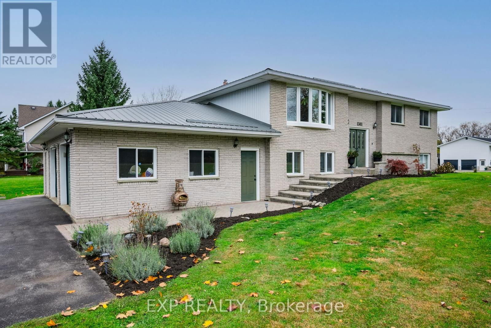 8408 TROTTERS LANE WEST Image 1